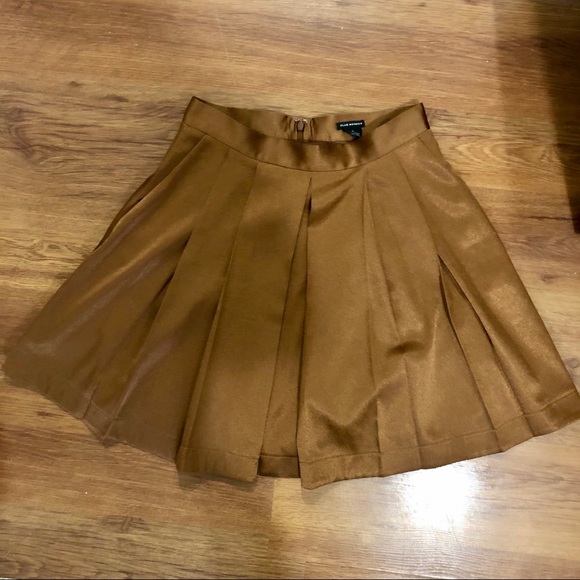 Club Monaco Angela pleated skirt - Picture 3 of 8